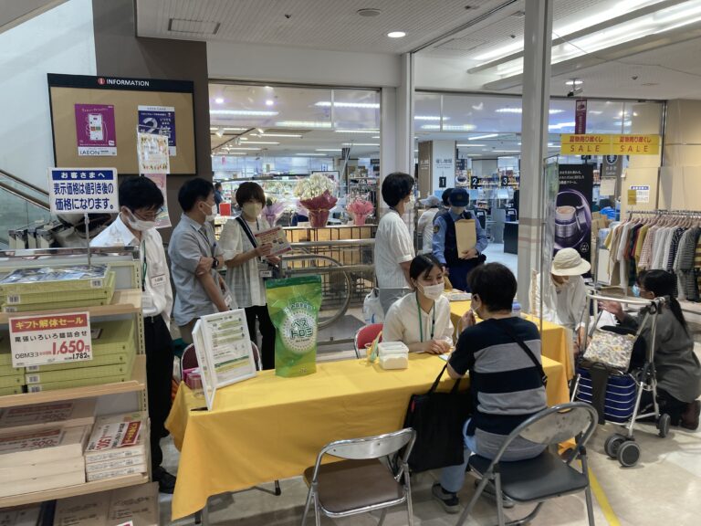 茨木市高齢者生活支援体制整備推進事業　「認知症なんでも相談会」において、「ベストロミ」を用いたとろみ剤の調整と試飲を行いました